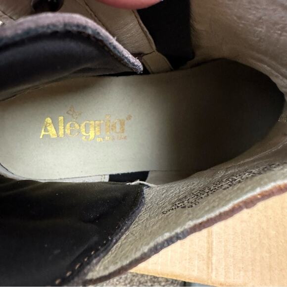 Alegria Stevee Cute Stuff Cocoa Leather Bootie Eur 38 US 8/8.5 Embossed Floral - Picture 9 of 11